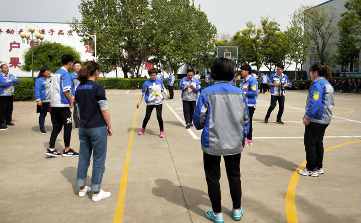 踢毽子比賽讓我們見識到團結協作、堅持不懈的運動精神，各隊在場上展開激烈比拼，隊員們沉著應戰、默契配合、快速傳遞